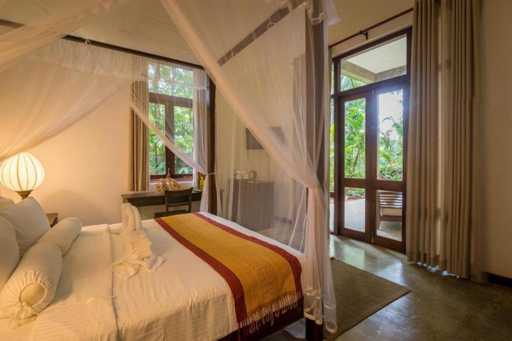 Roman Lake Ayurveda Boutique Resort Ahungalla Exteriör bild