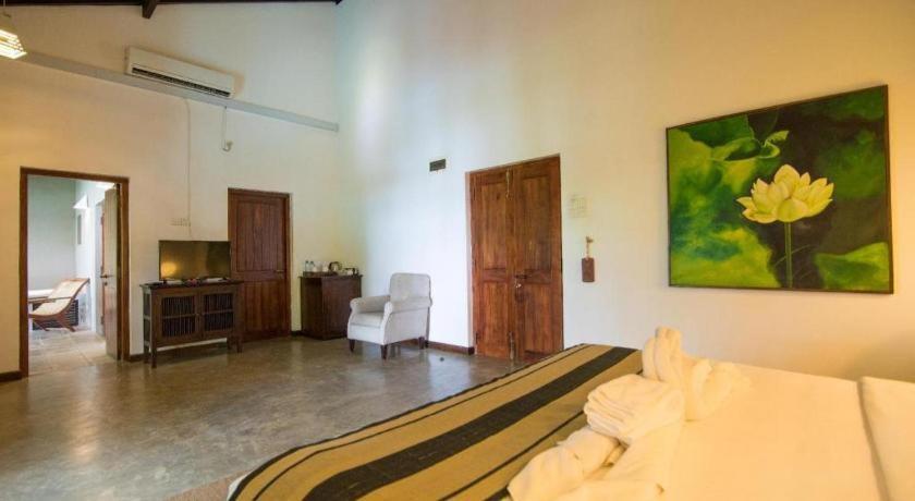 Roman Lake Ayurveda Boutique Resort Ahungalla Exteriör bild