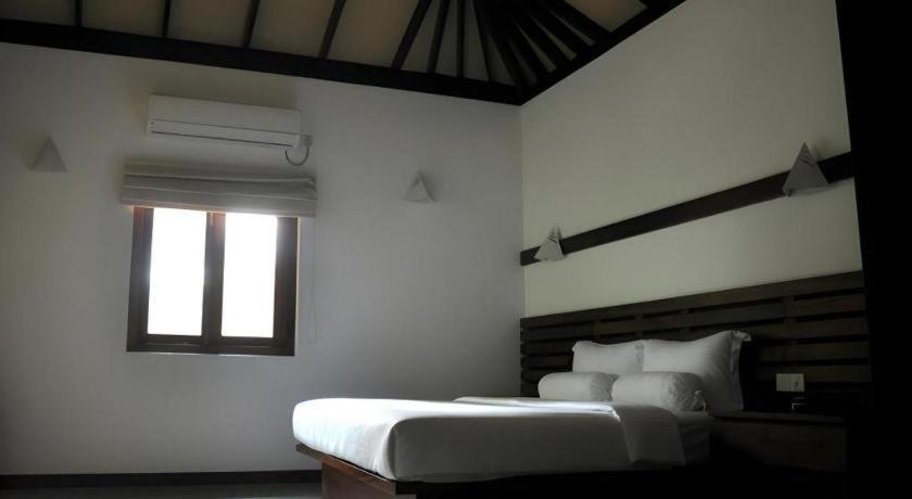 Roman Lake Ayurveda Boutique Resort Ahungalla Exteriör bild