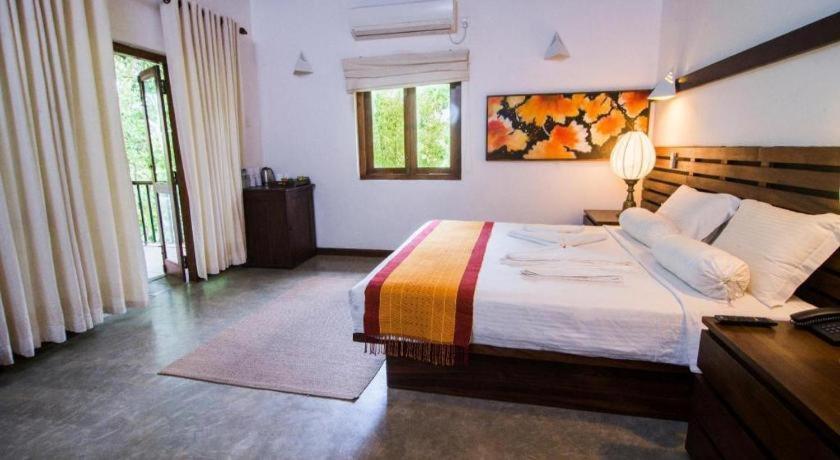 Roman Lake Ayurveda Boutique Resort Ahungalla Exteriör bild